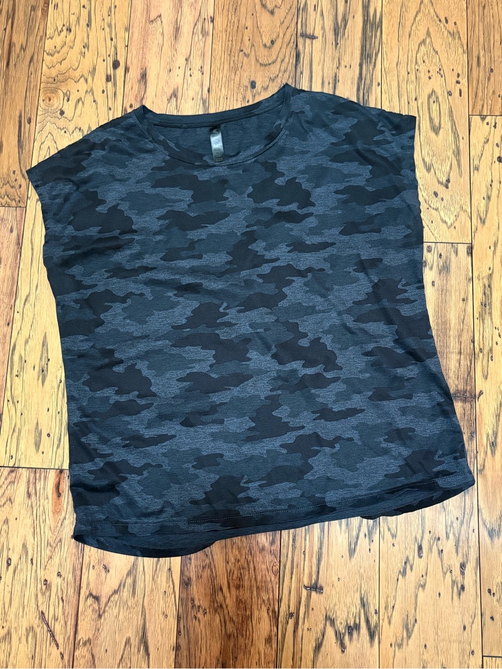 Kyodan Loose Fit Camo Short-Sleeve Top - Black/Gray
